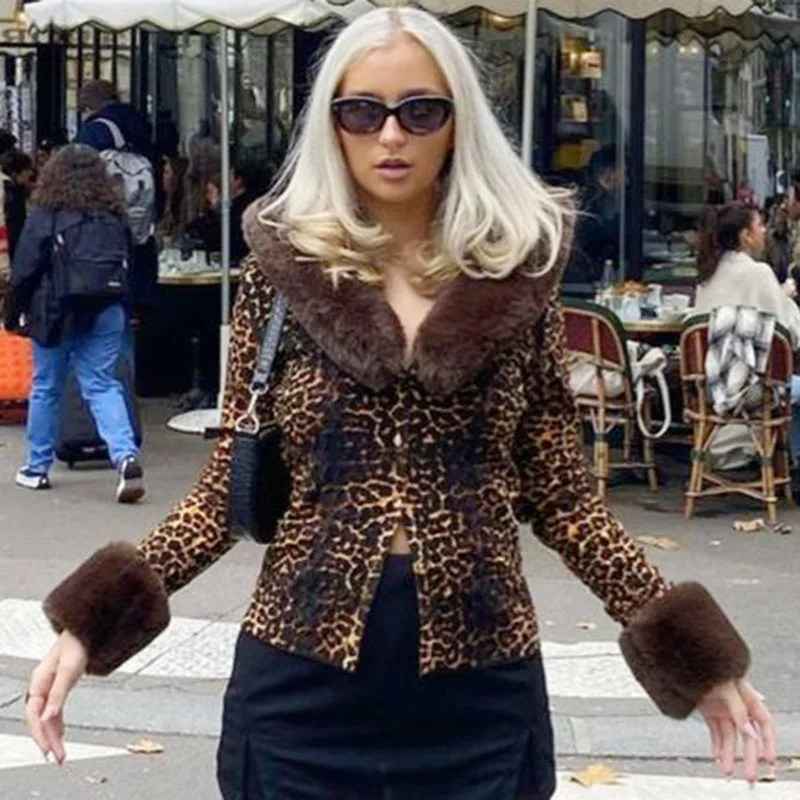 Cardigan con stampa leopardata con collo in pelliccia temperamento Autunno e inverno Nuovo top sexy a maniche corte slim fit