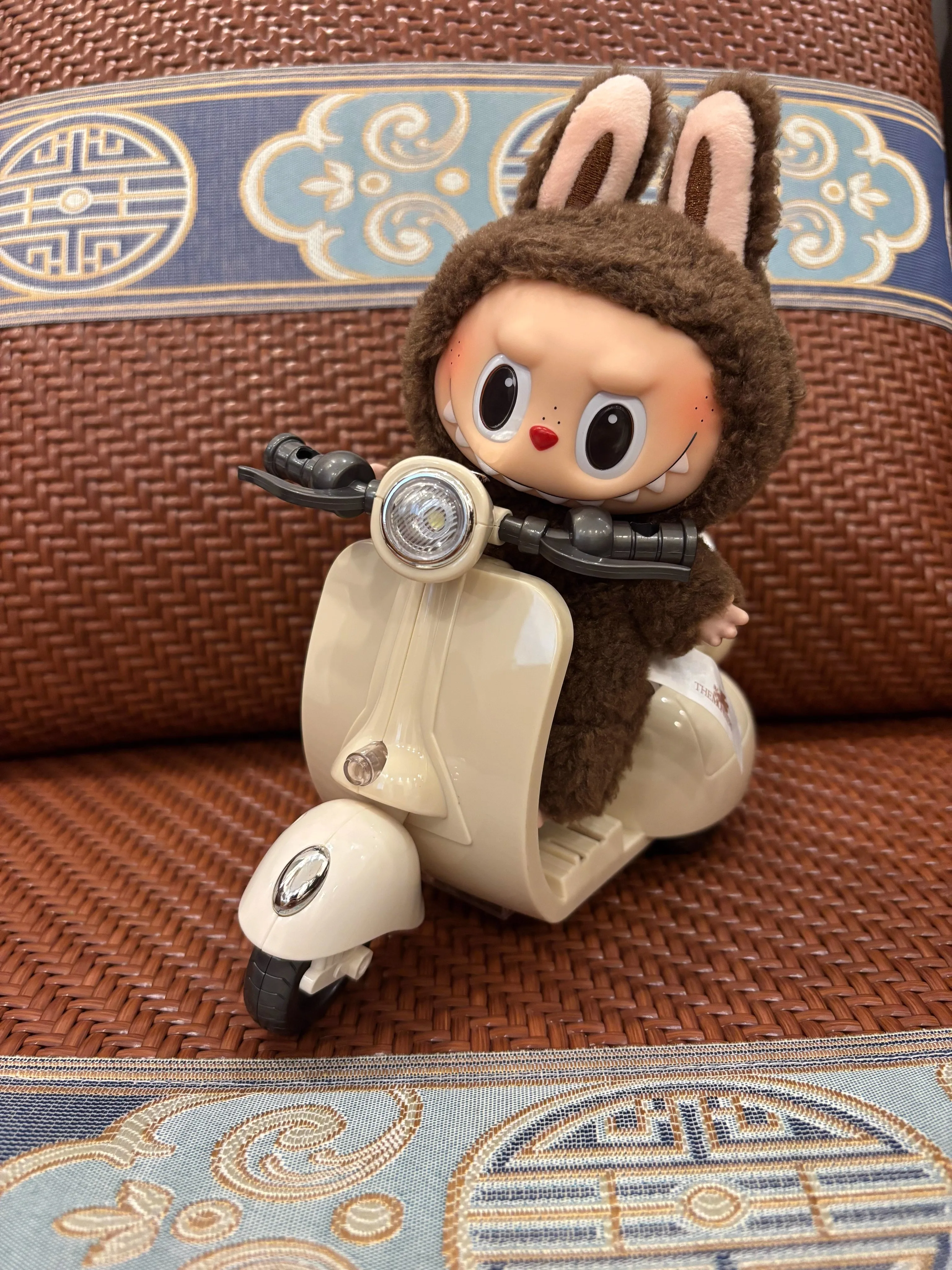 

Labubu Doll Electric Motorcycle Mini 360 ° Rotation With Lights and Music labubu Doll Accessories DIY clothes Kid Toys Gift New
