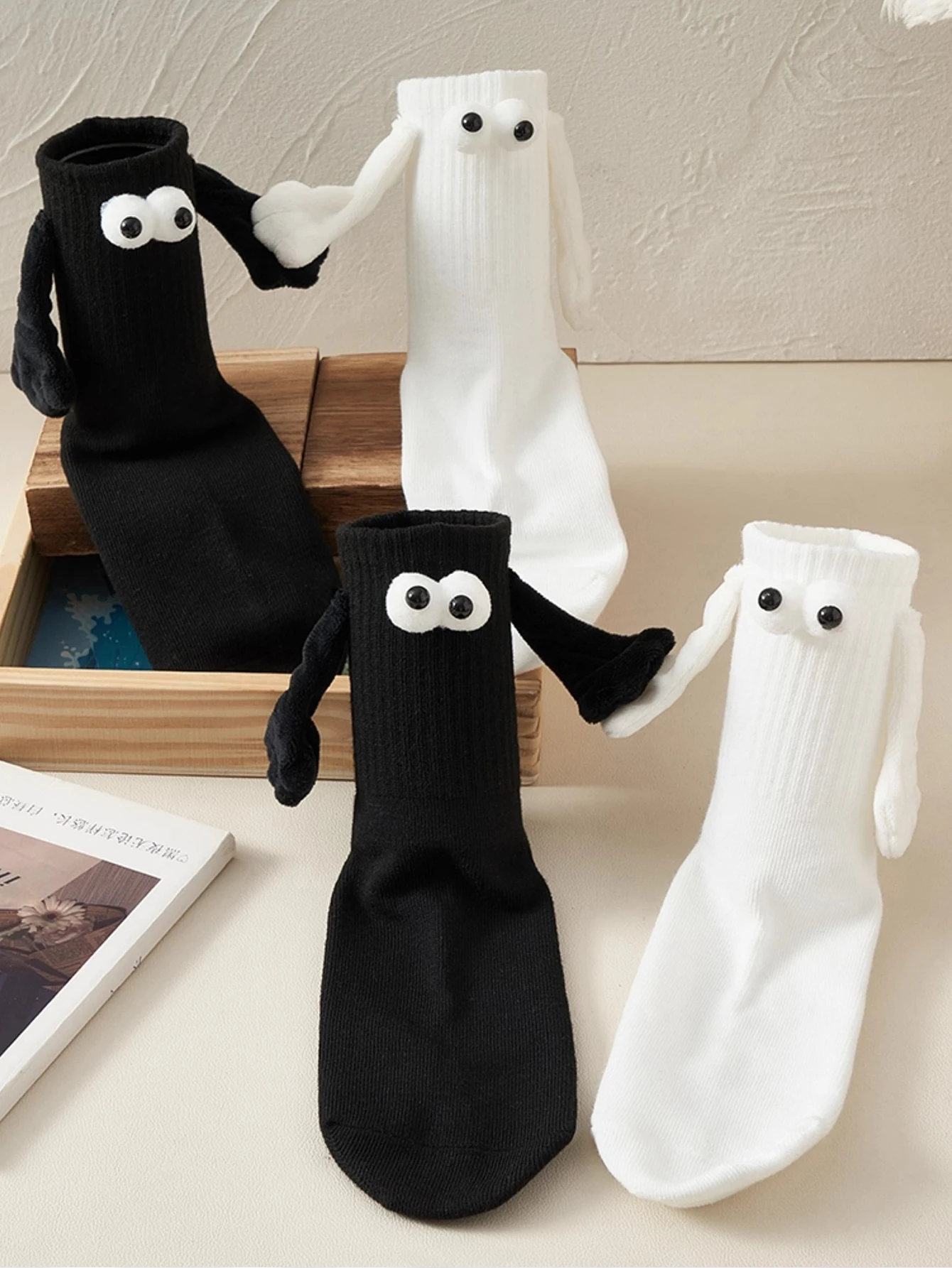 Magnetische Hände halten Socken Paare Umstandssocken Lange Röhrensocken Unisex für Männer und Frauen Herbst Winter Freizeitsocken