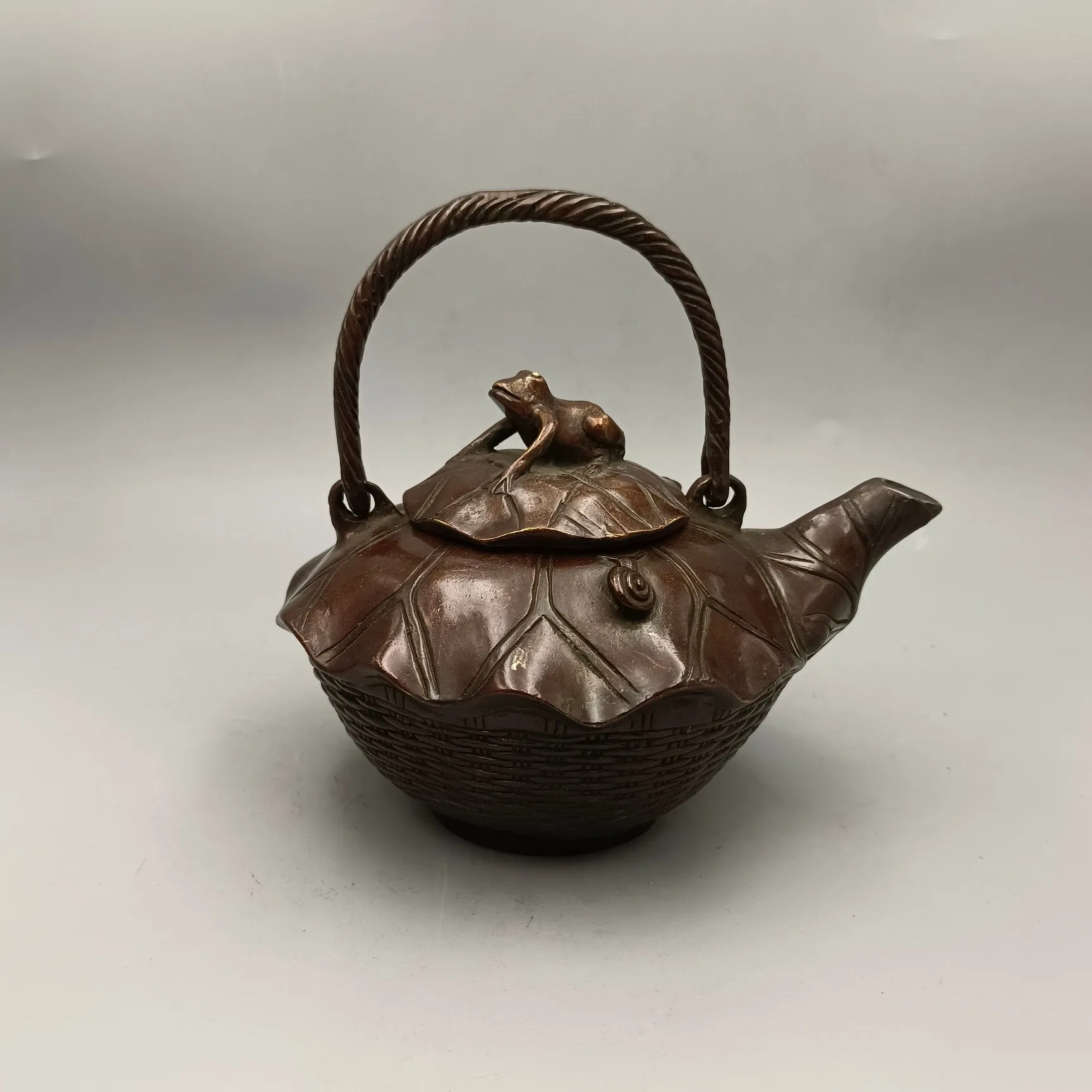 

Exquisite Pure Copper Teapot with Exquisite Craftsmanship and Beautiful Appearance as a Home Craft