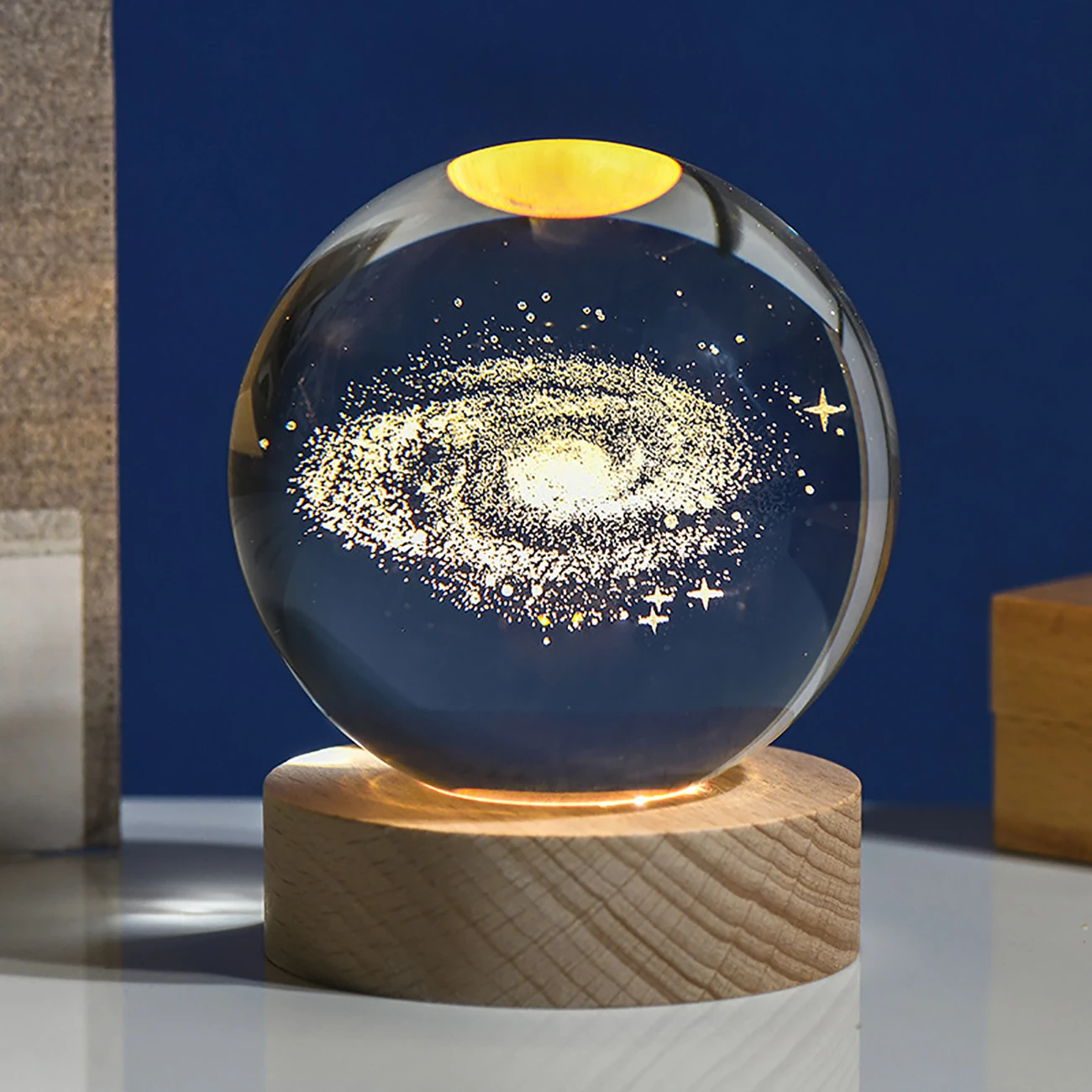 Crystal Ball Table Lamp Glowing Planetary Galaxy Astronaut Crystal Ball Night Lights USB Power Warm Light Night Lamp Ornament
