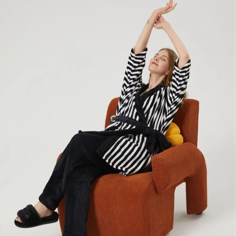 سميكة الفانيلا رداء السراويل الطويلة منامة مجموعة الخريف والشتاء منتج جديد المرجان المخملية البشكير مخطط الموسعة ملابس المنزل #4