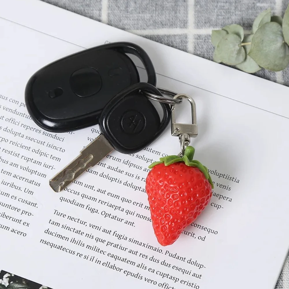 Lifelike Cute Fruit Strawberry Keychain Bionic PVC Berry Schoolbag Purse Backpack Pendant Yuanqi Little Fresh Girls Jewelry
