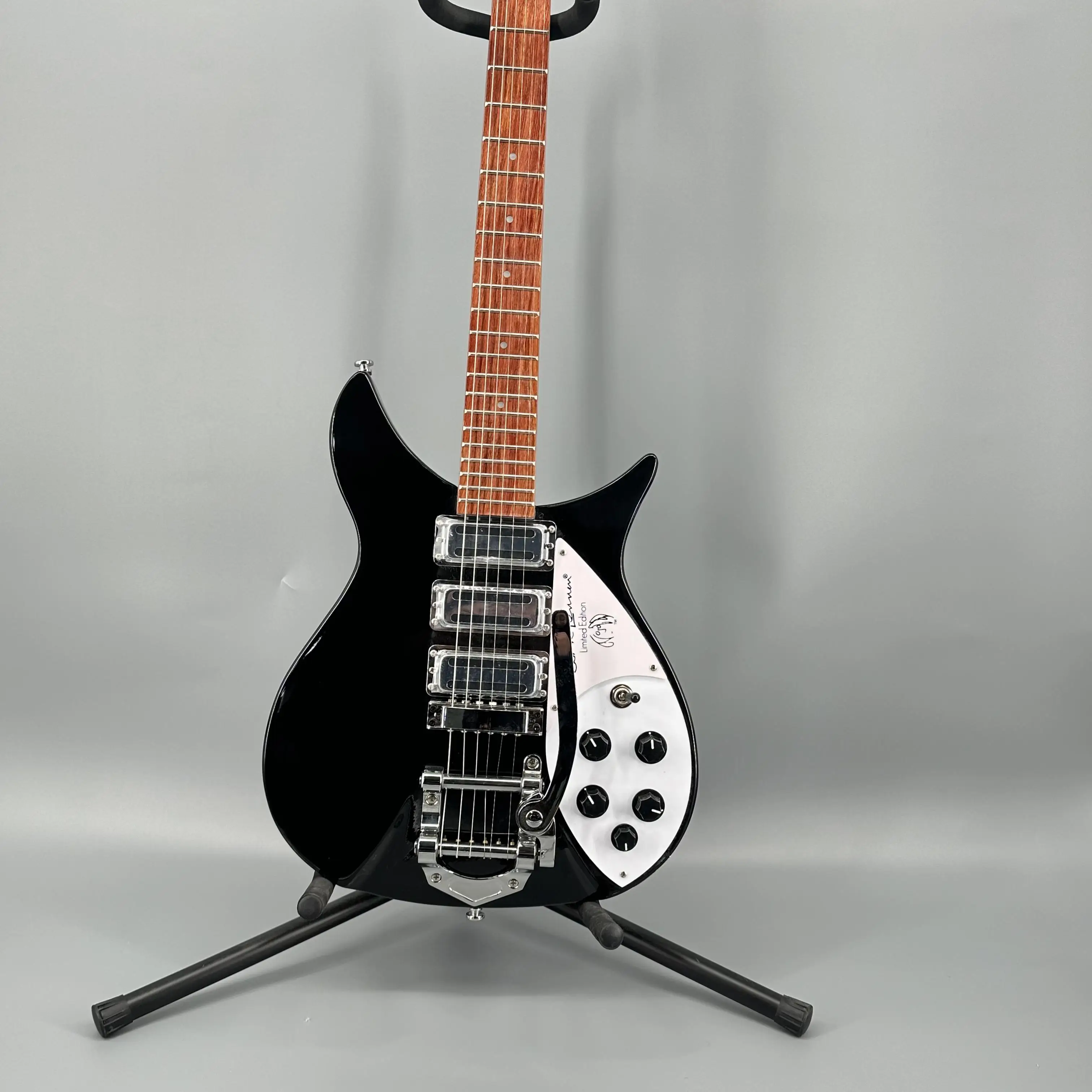 

Электрогитара Custom 325, 6-струнная, черная, с системой вибрато и 3 звукоснимателями, подарок в виде электрогитары, бесплатная доставка