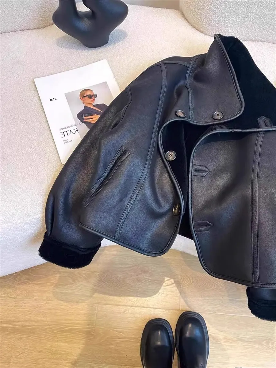 سترة نسائية قصيرة على الطراز الكوري ناعمة بلون سادة من الجلد المزيف سترة طية صدر السترة من القطيفة بمزاج عصري لخريف وشتاء جديد