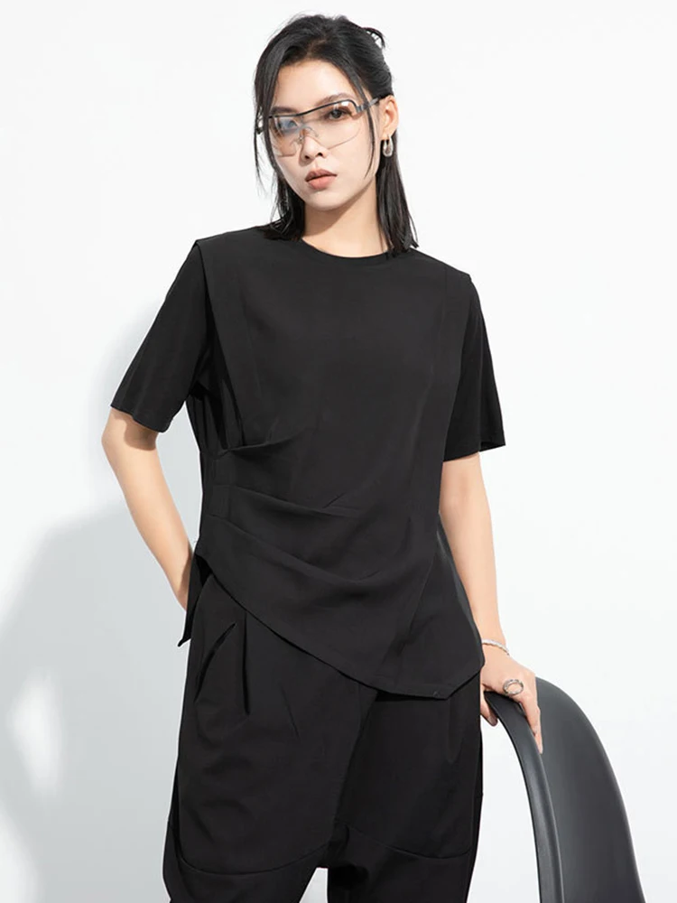 [Eam] feminino preto irregular plissado tamanho grande casual camiseta novo em torno do pescoço manga curta moda maré primavera verão 2024 1dh5629