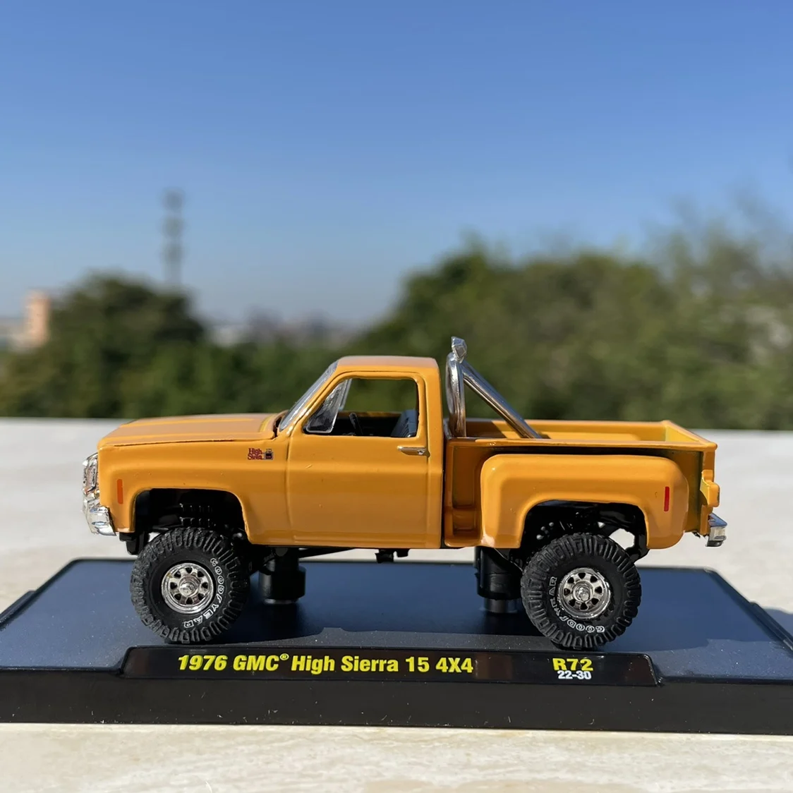 M2 Machines 1:64 1976 GMC HIGH SIERRA 15 4X4 alloy model kids gifts