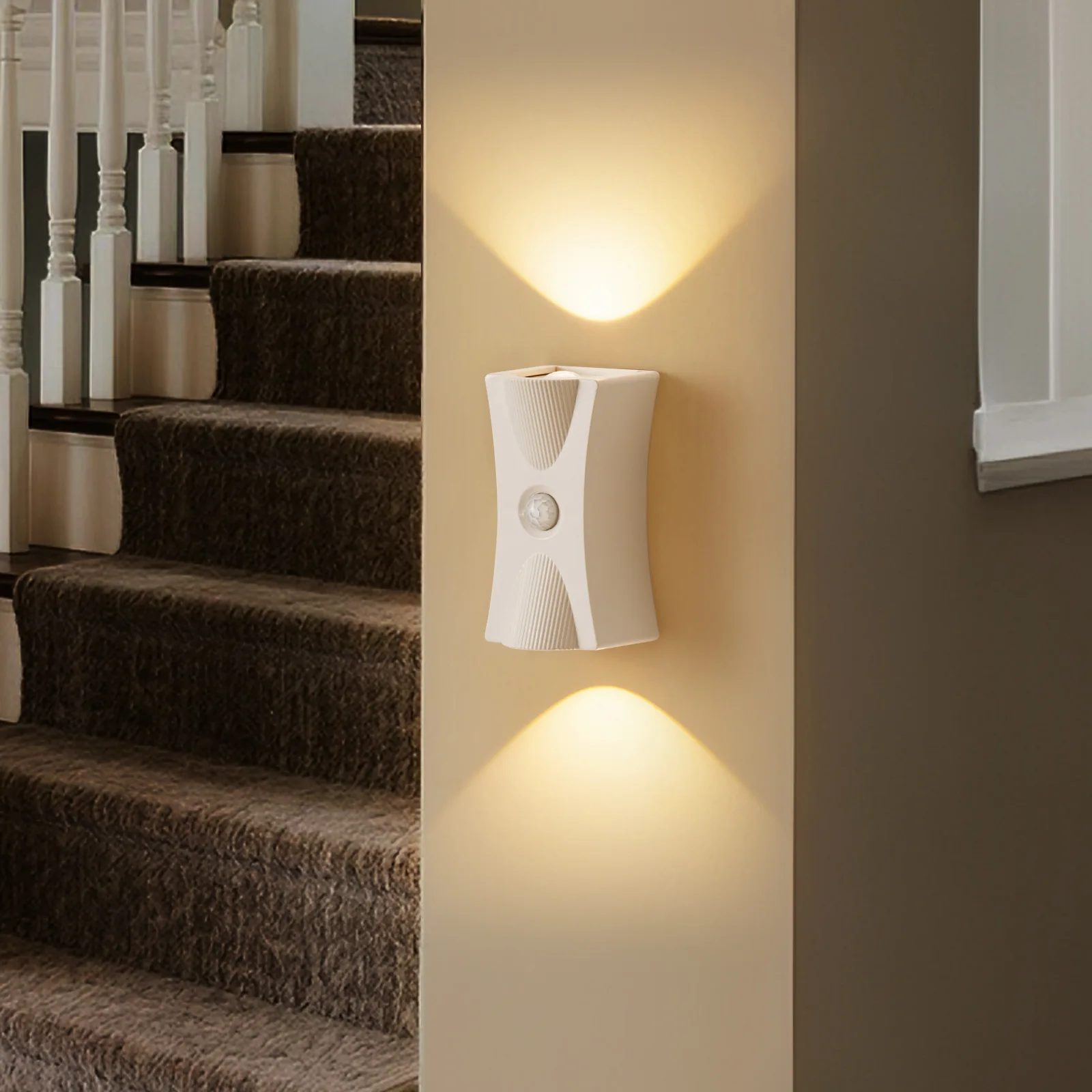 充電式ledモーションセンサー付きナイトライト。磁石で壁に取り付け可能。自動点灯・消灯機能。暖色系の光で、寝室、廊下、階段、クローゼットなどに最適。