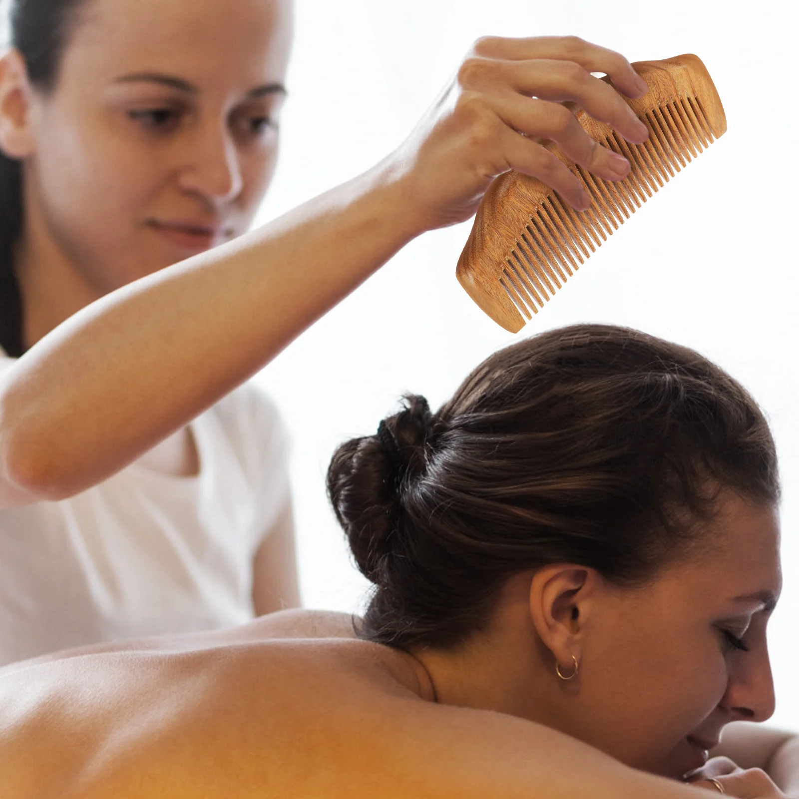 

Массажная расческа из сандалового дерева с мелкими зубьями, деревянный компактный инструмент для распутывания волос для ухода за кожей головы, портативная расческа для укладки волос, декоративная расческа,