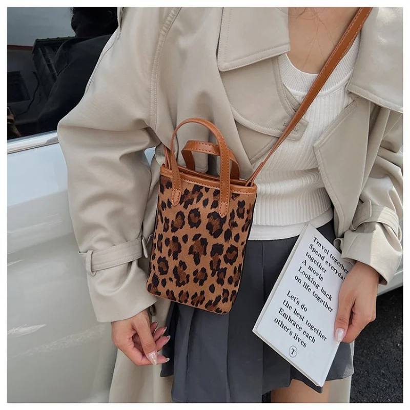 Popular Elegant Leather Women's Crossbody Bag Classic Design By Famous Designer For Ladies Handbags