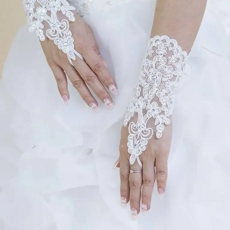 New Short Fingerless Lace Bridal Wedding Gloves Women Wedding Accessories Embroidered Bridal Tulle Hand Gloves Wrist Length