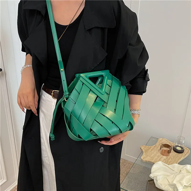 

Luxe Shoulder Bag Suitable for Commuting Work Travel Premium PU Material Stylish Design Spacious Interior