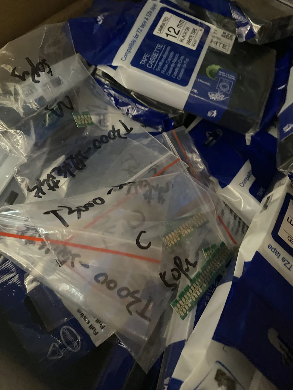 

T6941-T6945 Cartridge Chip For Epson SureColor T3000 T5000 T7000 T3070 T5070 T7070 T3200 T5200 T7200 T3270 T5270 T7270 Printer