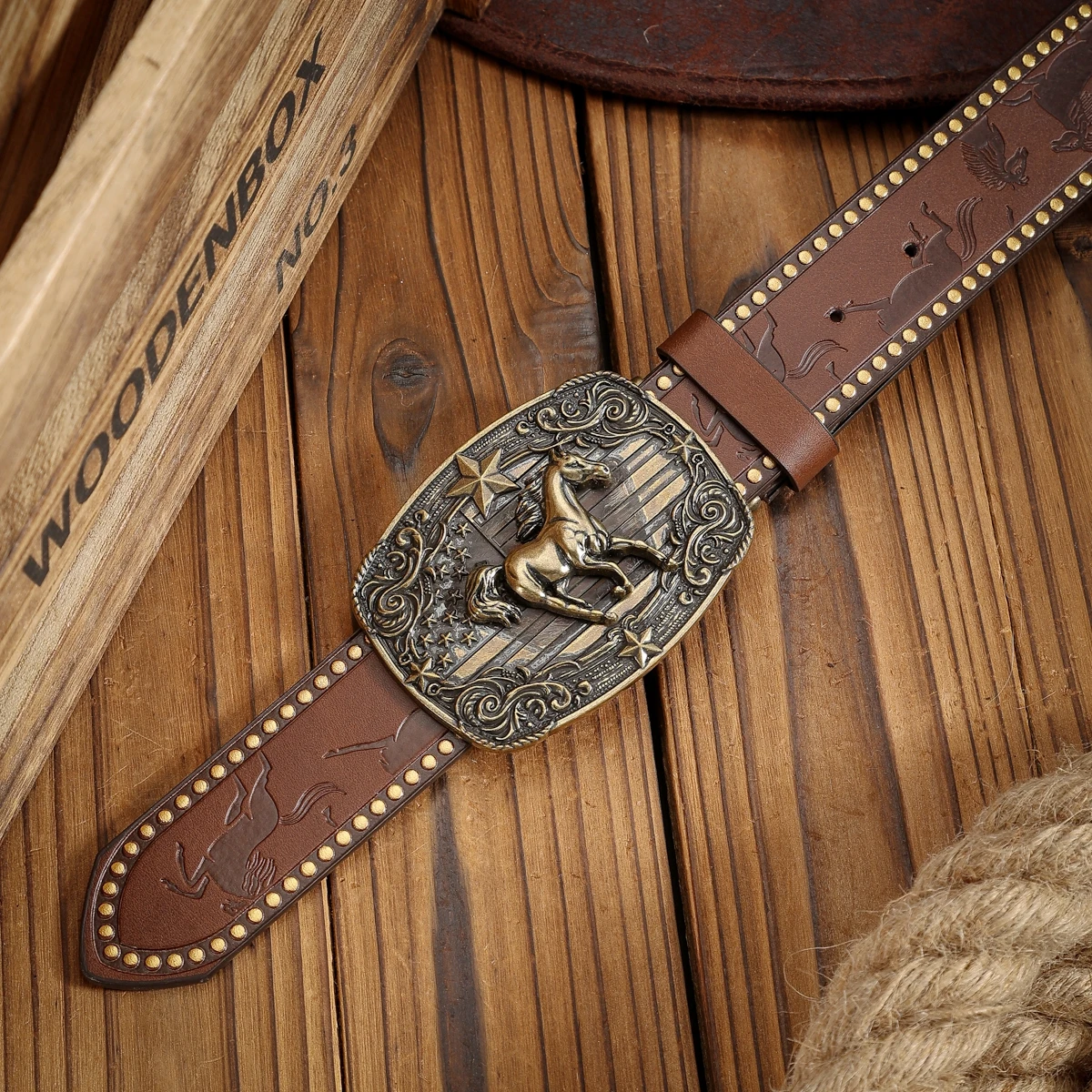 Ein PU-Gürtel im Western-Stil mit Schnallen, geeignet für Männer und Frauen, lässig und retro, perfekt für den täglichen Gebrauch. – Detail 14