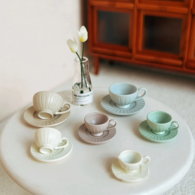 2Pcs Dollhouse Miniature Dining Ware Mini Vertical Pattern Coffee Cup Plate Set Toy Model Doll House Accessories
