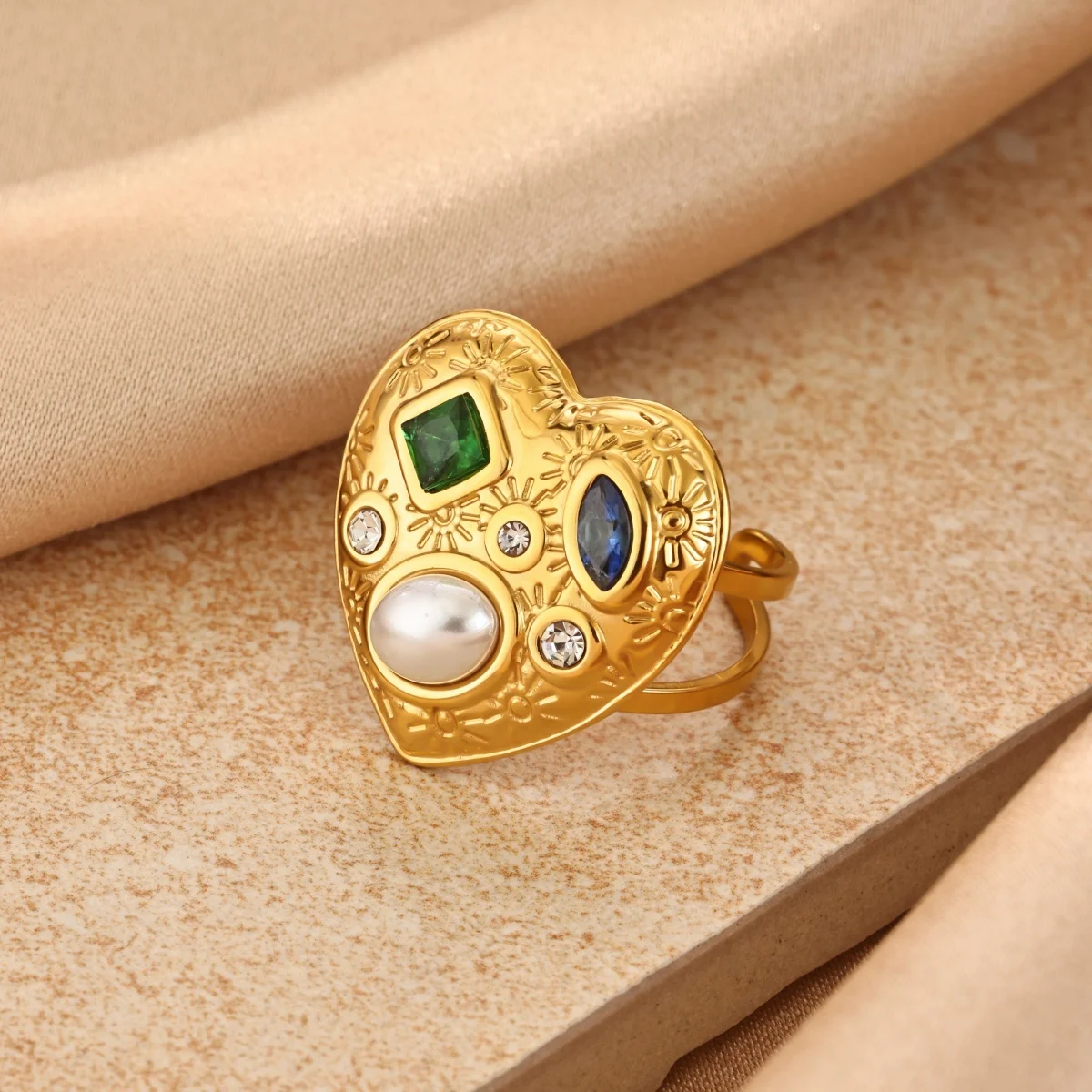Vintage-Ringe mit geprägtem Herzmuster für Damen, goldfarben, aus Edelstahl, mit mehrfarbigen Kristallen und Perlen, auffälliger Statement-Ring, Schmuckgeschenk.