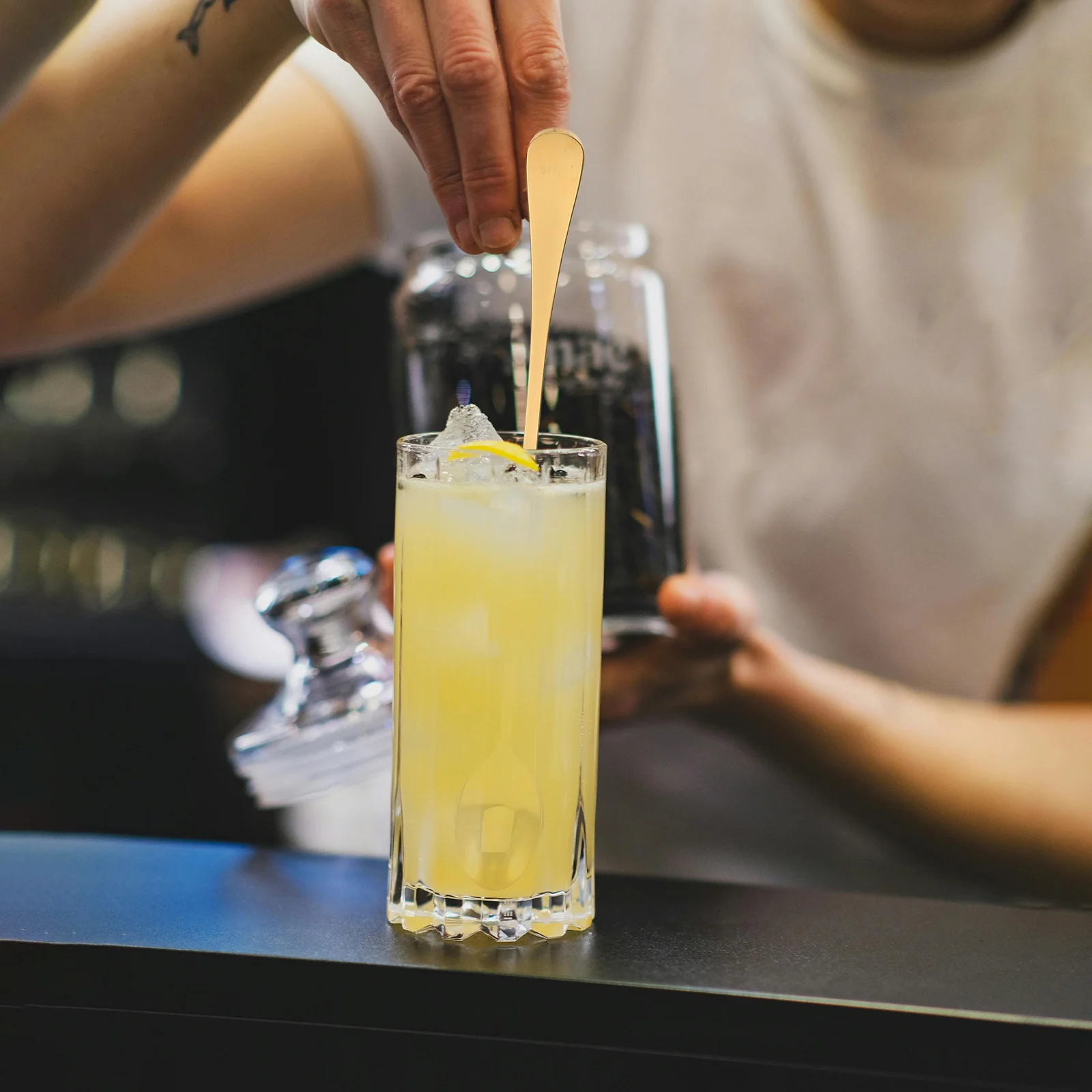 

2Pcs Stainless Steel Ice Spoon Long Handle Stylish Bar Stirrer Mixing Spoon Coffee Tea Cocktail Accessories Bar Accessories