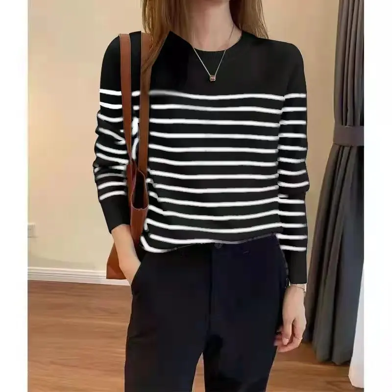 Autumn 2024 New Women\'s Black and White Striped Knitted Base Shirt Loose Sweater Women\'s Slim-fit Long-sleeved T-shirt Top