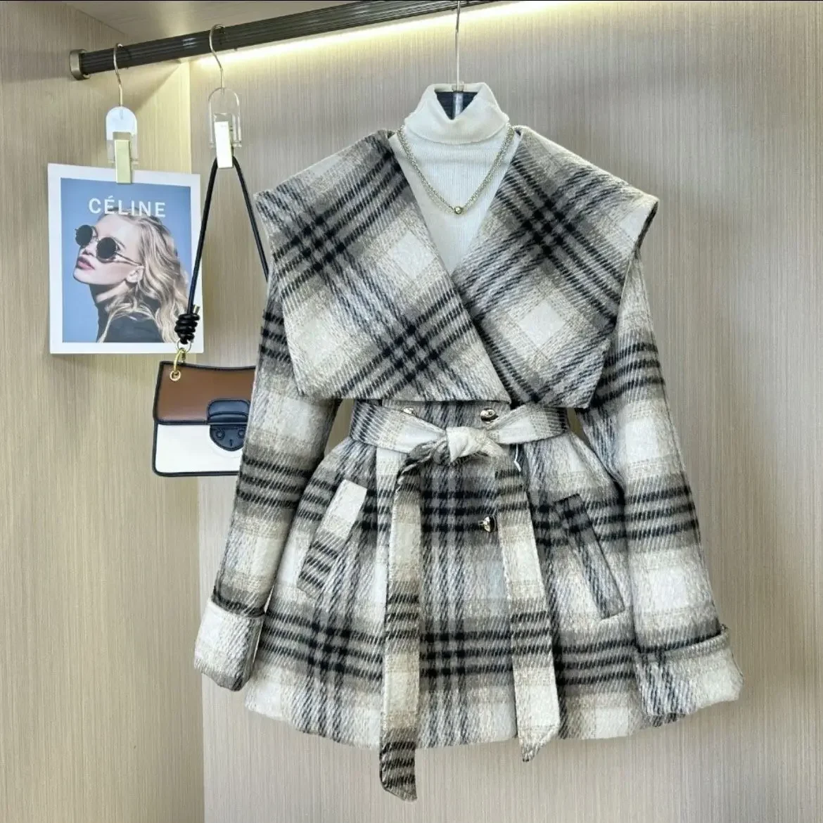 Elegant Chic Vintage Plaid Jacket for Women Thicken Winter 2024 New Long Sleeve Warm Cape Coat Female Woolen Overcoat Clothing