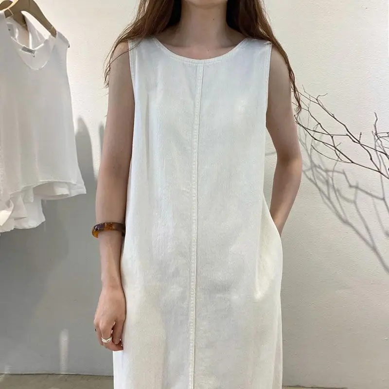 

2025 New Fashionable Round Neck Sleeveless Long Denim Dress Loose Fit With Pockets Elegant Bohemian Style Pullover Dress