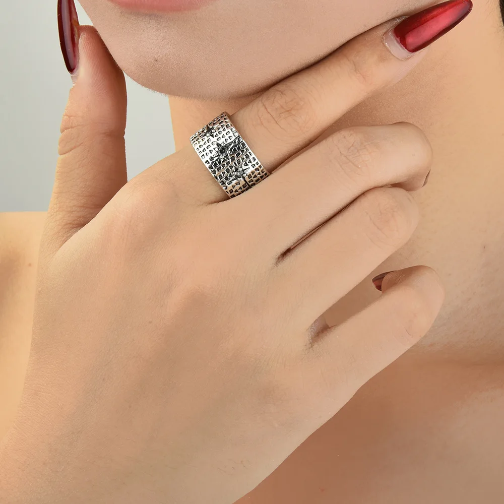 새로운 금속 재봉 쏘리개 손가락 보호대, 바늘과 실 손가락 보호 링, 손으로 꿰맨 망치 질감 지르콘 반지