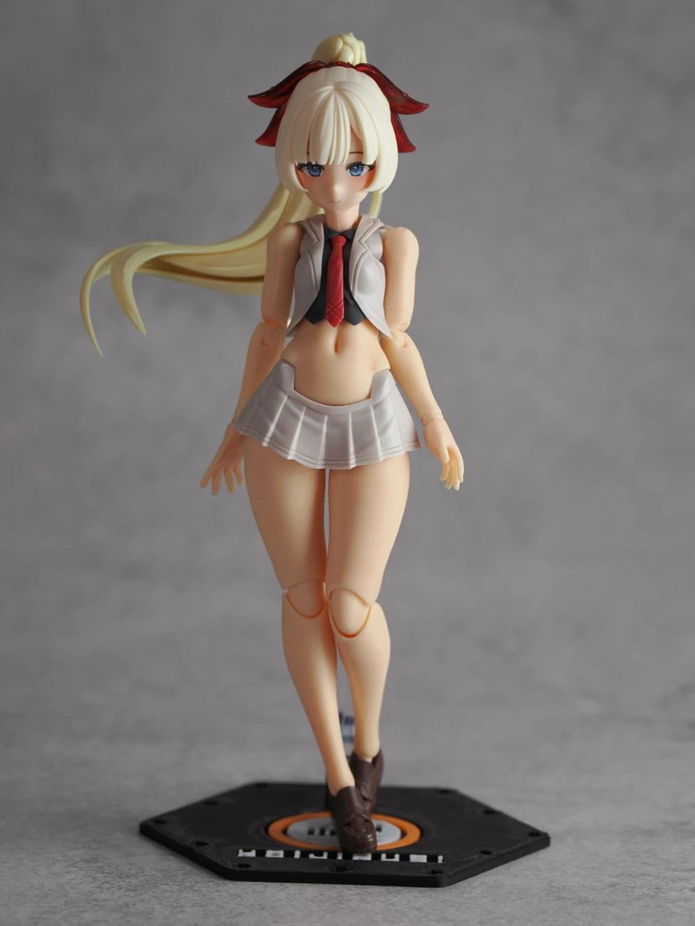 SH MU073S BUSTERDOL 1/12 Anime Japońska Śliczna Dziewczyna Mecha GK Części Konwersyjne Do 6-calowych Figur Modelarskich Zabawek