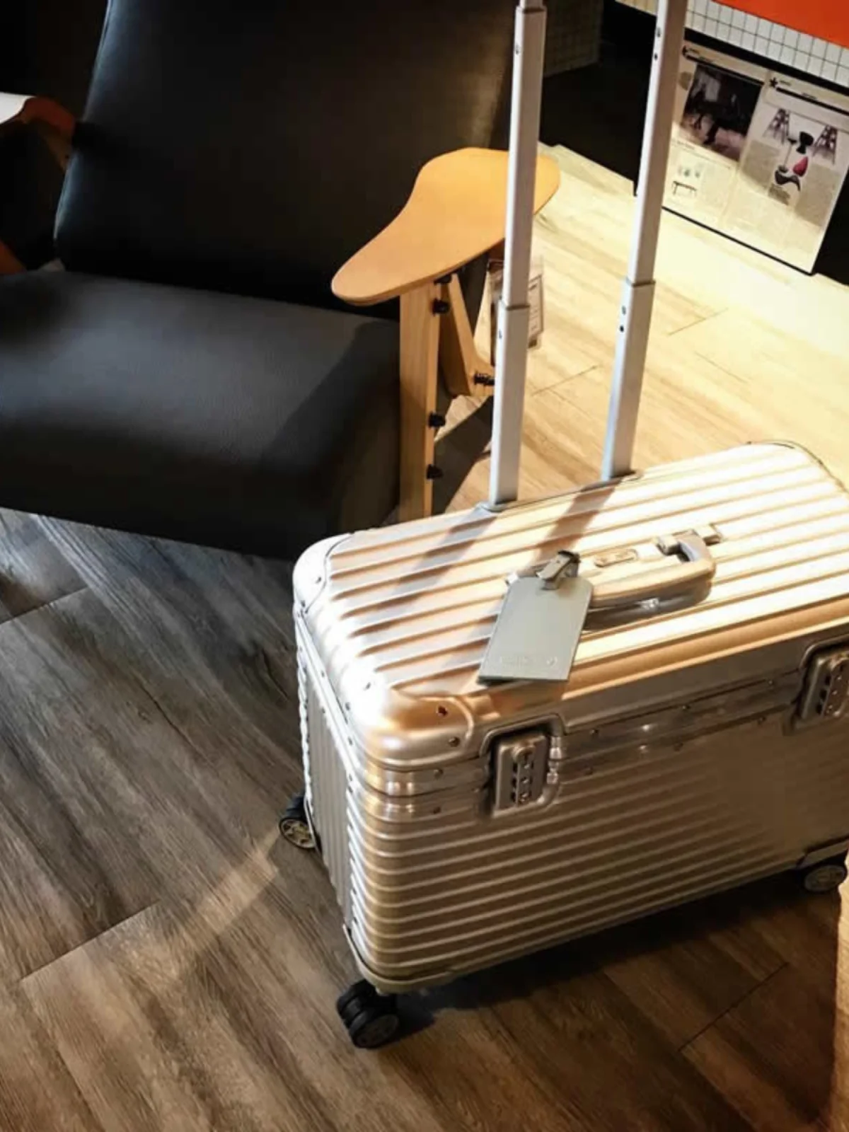

Aluminum Frame 8-Inch Photoaphy Lage Carry-On Suitcase Hairdring Box Universal Wheel Password Box Busin Trav...