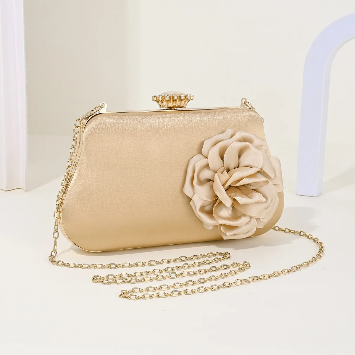 

Модные элегантные цветочные квадратные вечерние сумки в стиле ретро, синие, фиолетовые, шелковые, маленькие кошельки-клатчи, сумки на плечо с цепочкой для женщин, выпускного вечера