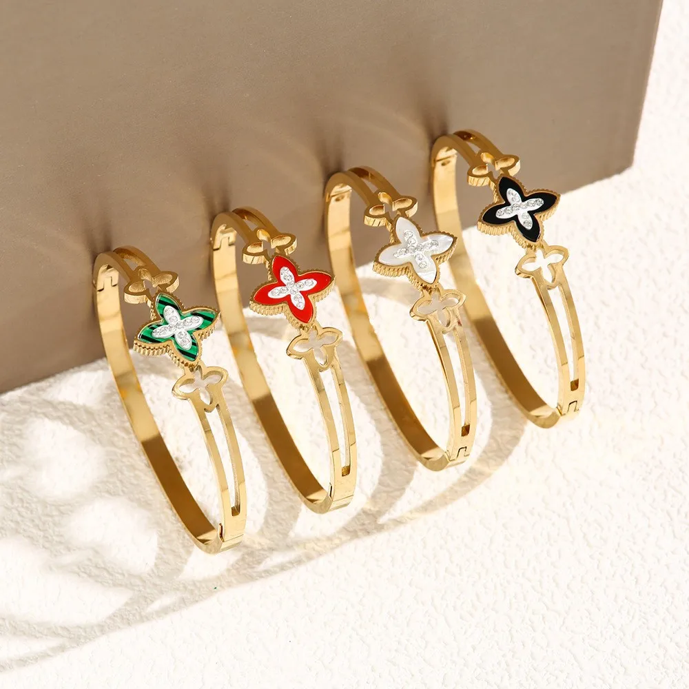 

A fashionable diamond-encrusted and hollowed-out four-leaf clover bracelet with a niche design for women