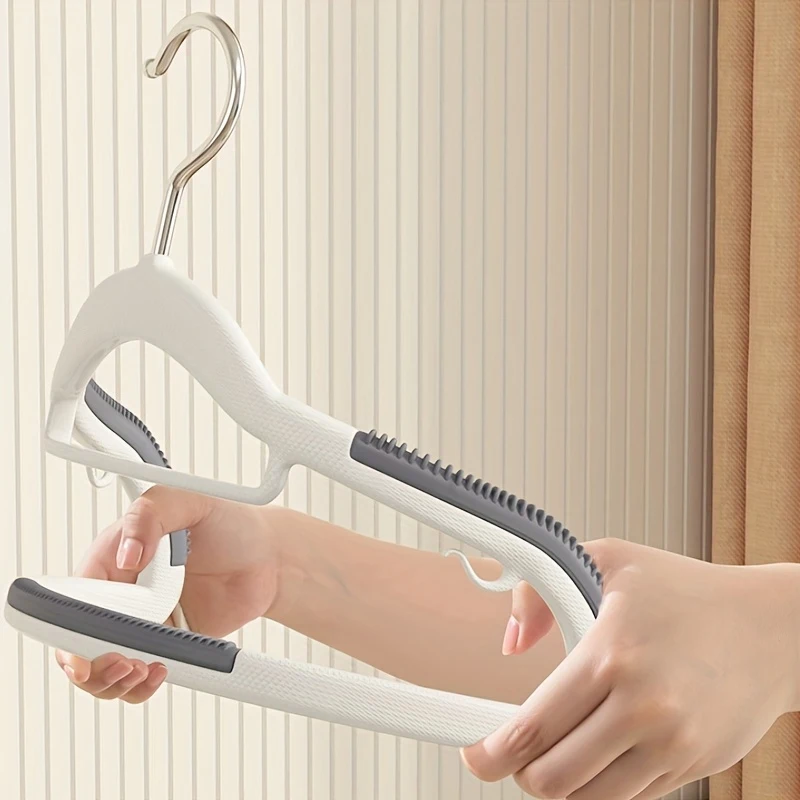 10 قطع من شماعات بلاستيكية شديدة التحمل، شماعات ملابس مع وسادات مضادة للانزلاق، رائعة للقمصان والسراويل والأوشحة، قوية بما فيه الكفاية للمعطف