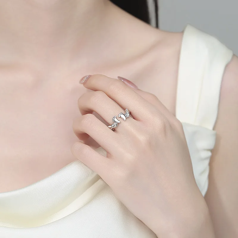 Huitan Mother Rings Child Foot Angel Wing Best Mother's Day Gift Mommy of an Angle Creative Carved Finger Ring Jewelry for Women