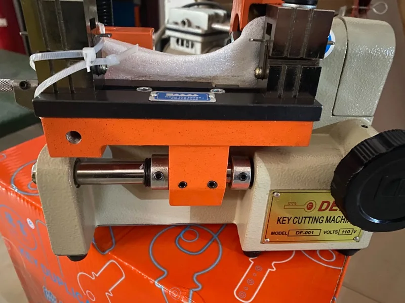 Manual Operation Key Cutting Machine DEFU-001 Model Locksmith's Tools Car Key Cutting Machines