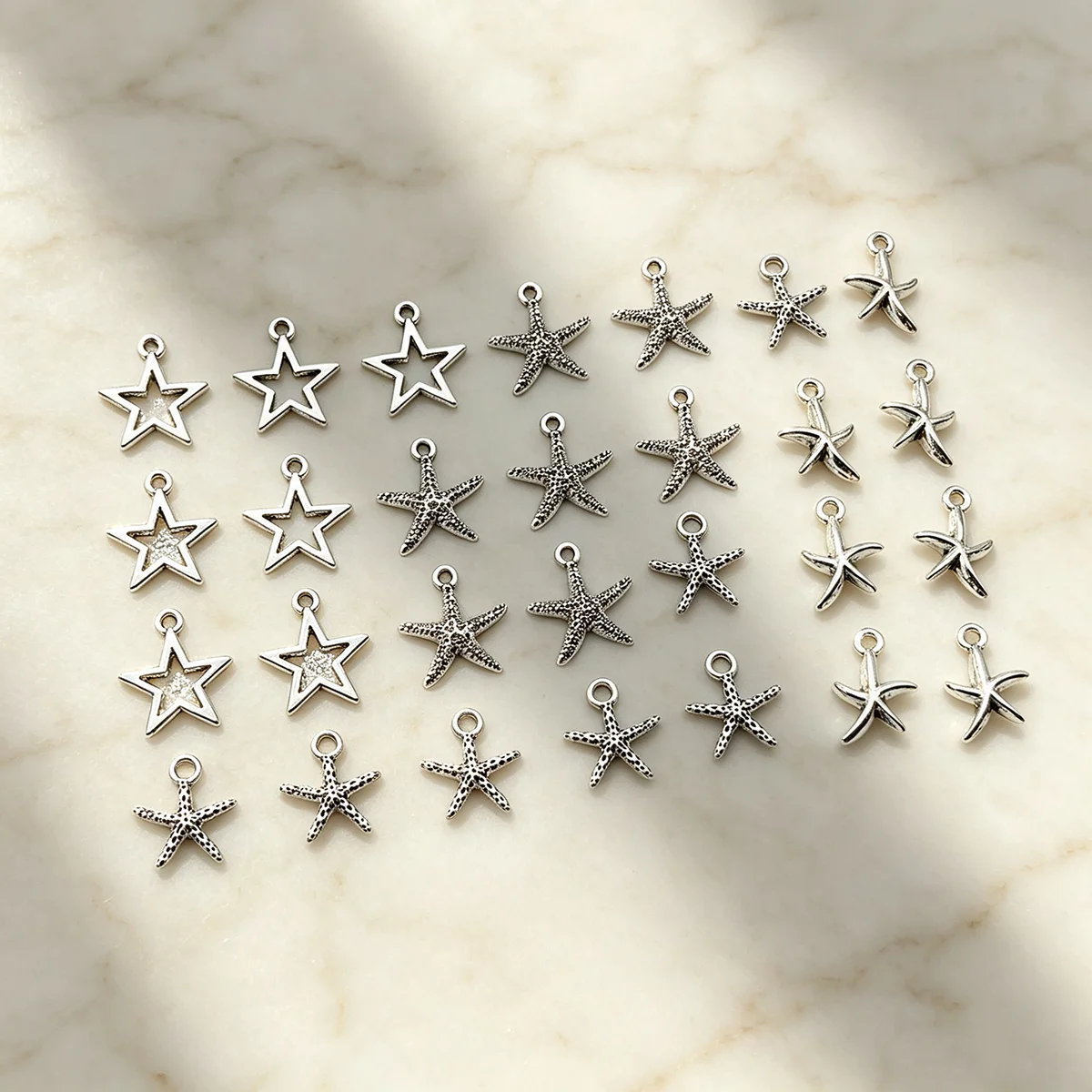28-Piece Set of Starfish and Pentagram DIY Handmade Accessories, Hollow Five-Star Shapes, Textured Starfish, Three-Dimensional Star Shapes, Suitable for DIY Bracelets, Necklaces, Earrings, Pendants, and Handmade Beaded Decoration Accessories