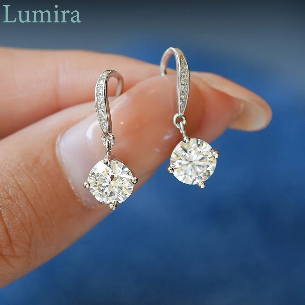 

Lumia Women's Four-Prong Fringe Platinum PT950 Stud Earrings Elegant and Minimalist Wedding Gift with 1 Carat Moissanite Stone