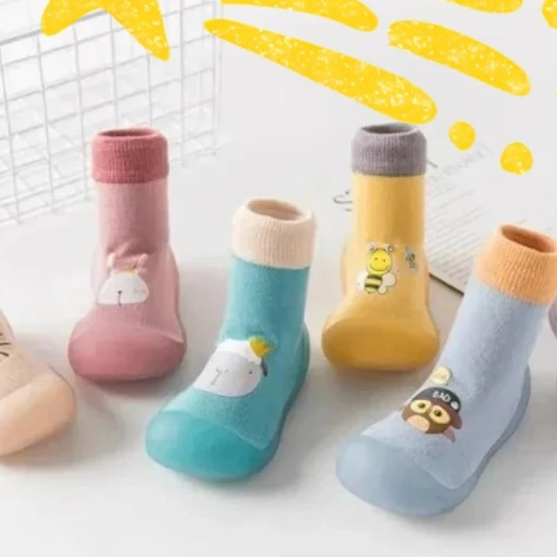 النمط الكلاسيكي الكرتون لينة سوليد جديد للأطفال الجوارب والأحذية البرنز الطفل أحذية المشي في الأماكن المغلقة رياض الأطفال النحل