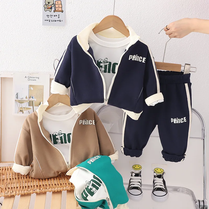 

Новинка 2023 года, весенне-осенне-весенний комплект одежды для мальчиков и малышей, крутой и стильный детский спортивный комплект из трех предметов с буквами