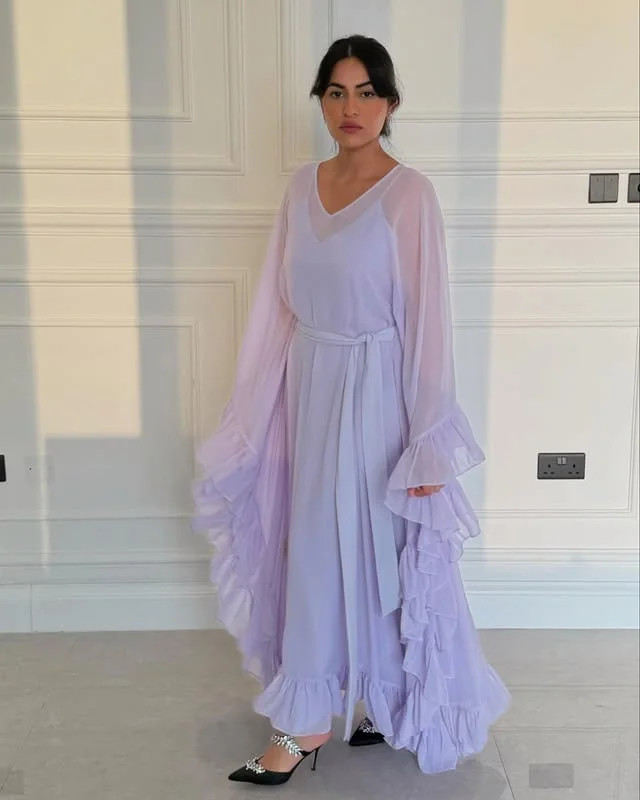 فساتين سهرة شيفون لافندر برقبة على شكل V وأكمام قصيرة مكشكشة على شكل حرف A للحفلات الراقصة بطول الأرض رداء السهرة