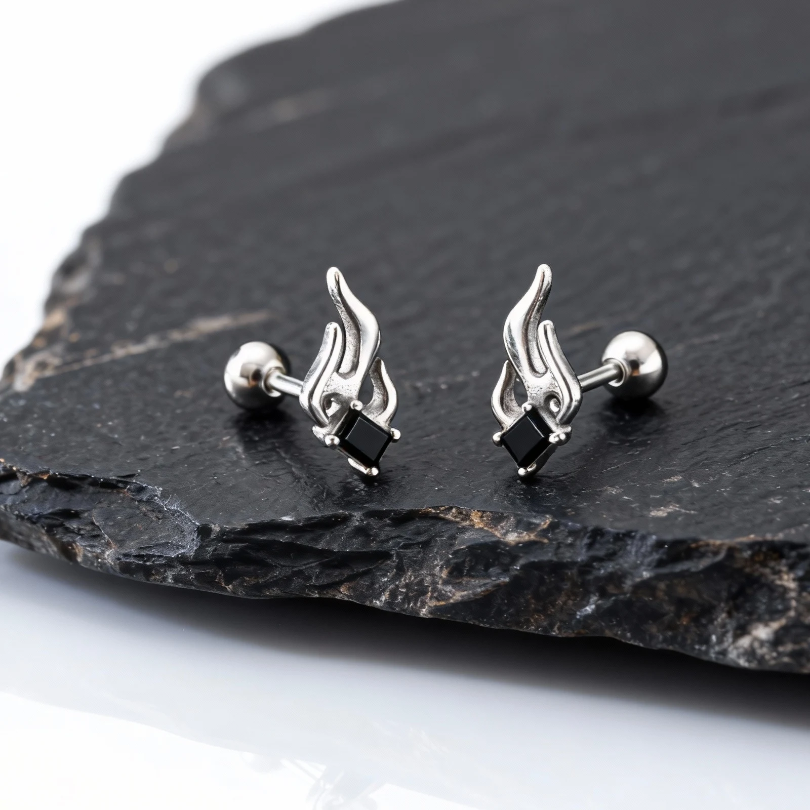 Edelstahl Flamme Zirkon Ohrstecker für Männer Frauen, Anti Allergie Hochwertige Metall Ohrstecker, Hip Hop Punk Schmuck Geschenk – Detail 1