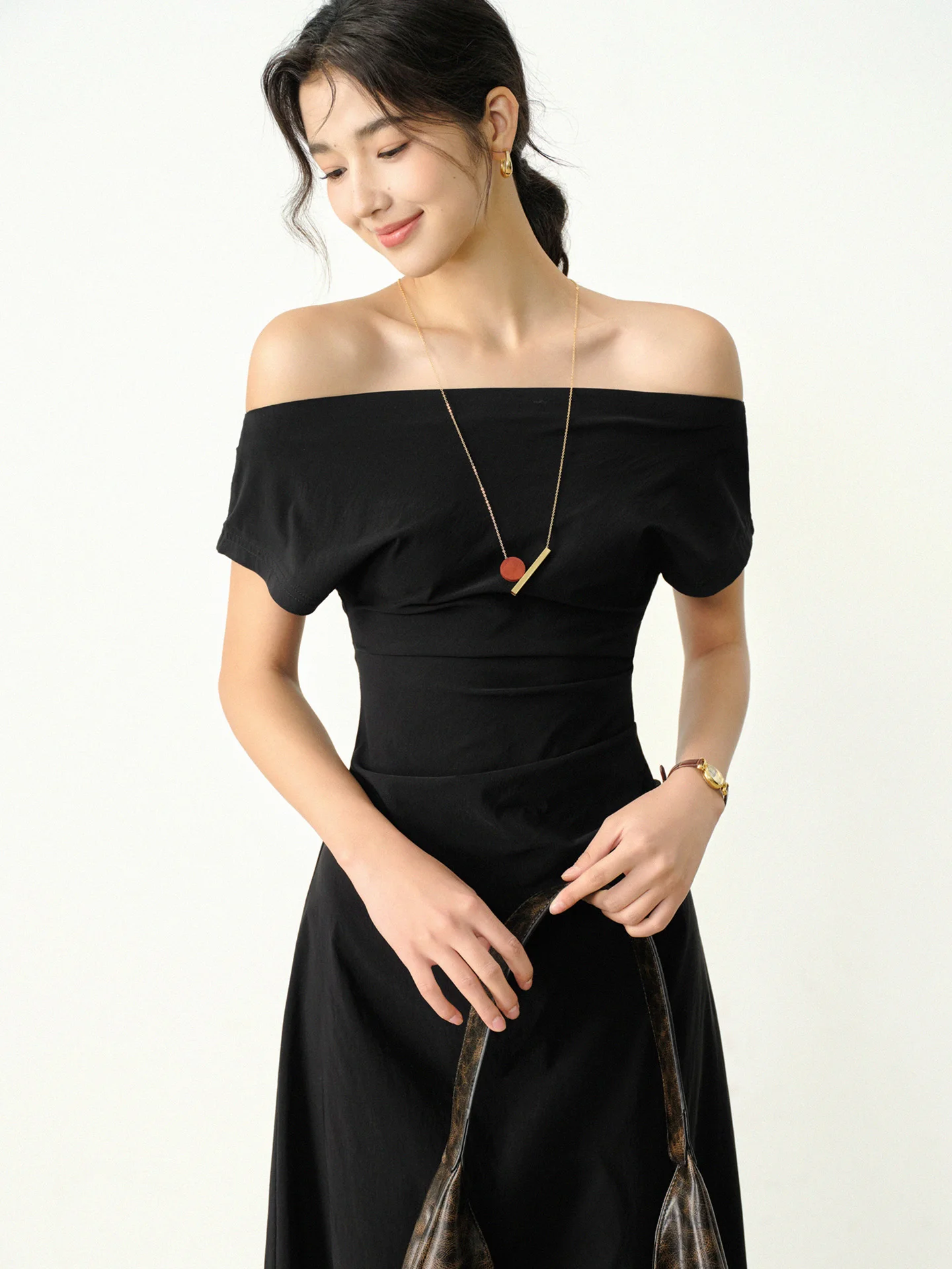 Abito nero elegante con spalle scoperte Abito lungo midi in vita slim fit Abito estivo stile francese Abbigliamento da sera casual chic da donna