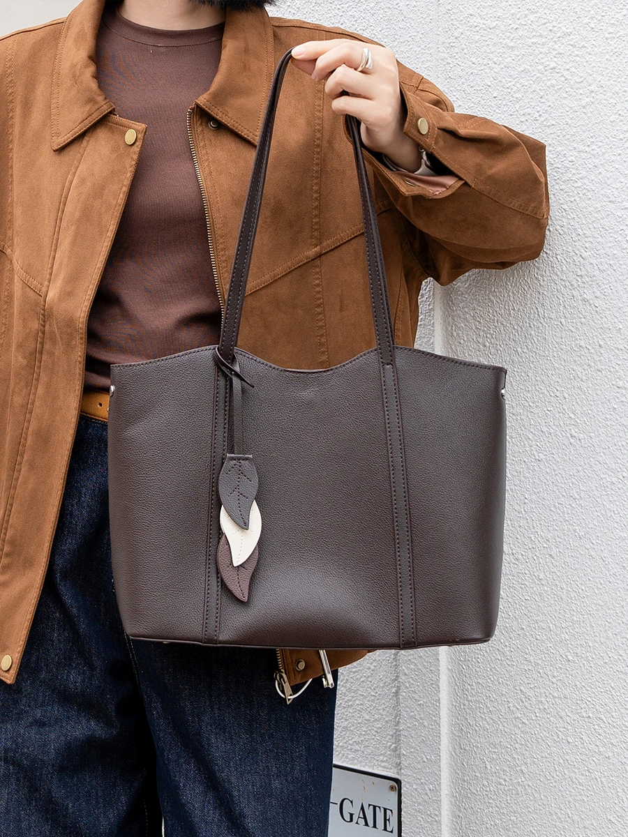 Bolso de mano de cuero genuino para mujer, de gran capacidad, de cuero real, para oficina, con colgante de hoja decorativo, bolso de compras diario para damas.