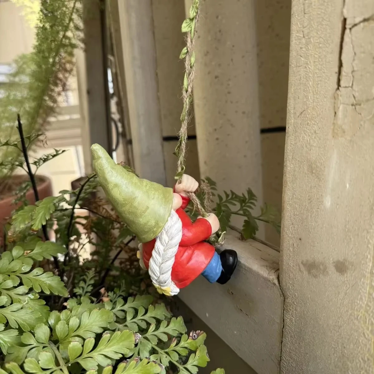 

Милый кулон в виде гнома из смолы для подвешивания чашки, цветочного горшка и домашнего декора, пейзажного украшения цветочного горшка, уличного садового декора