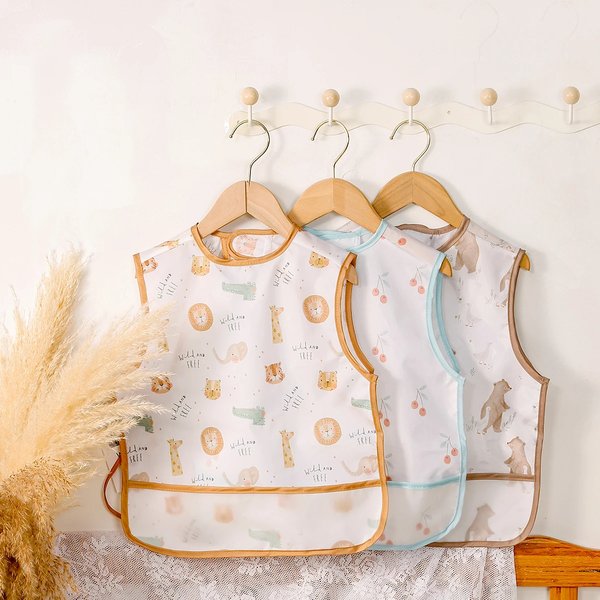 

HappyFlute New One Piece With Pocket Waterproof Cartoon Printing Sleeveless Hook&Loop Design Multifunction Use Baby Bib