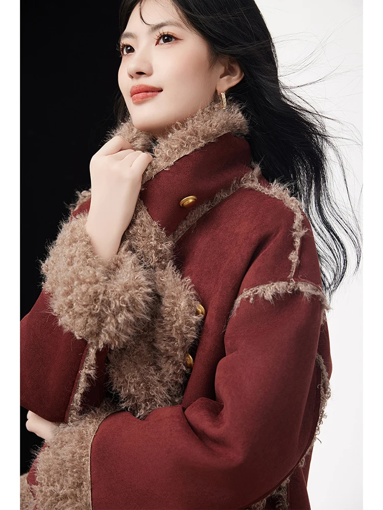 Casaco Feminino de Inverno 2024 Novo de Camurça Acolchoado com Forro de Pele, Estilo de Alta Qualidade, Moda em Algodão com Detalhes em Couro e Pelo