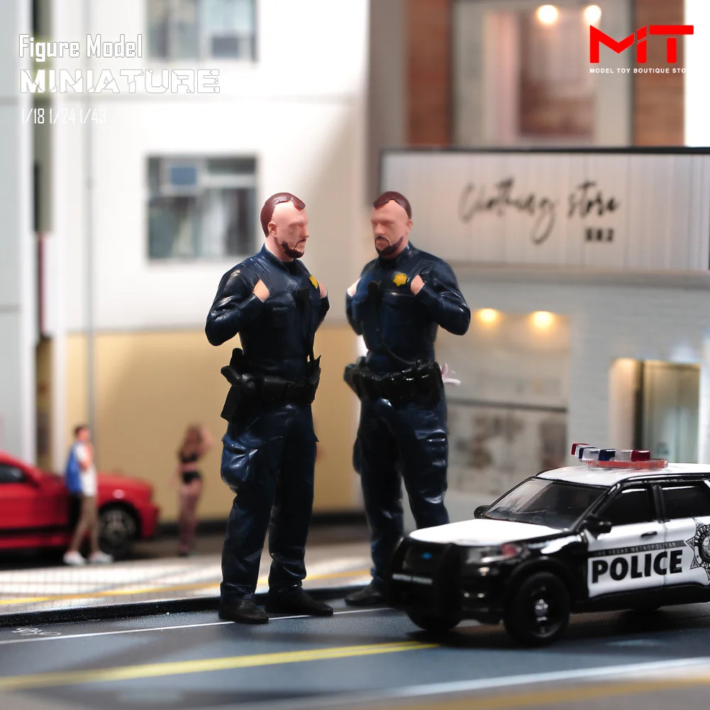 

Miniatures Figures 1/18 1/24 1/43 1/64 Beard Policeman with Gun Soldier Resin Figurine Model Creative Scene Dolls Props For Cars