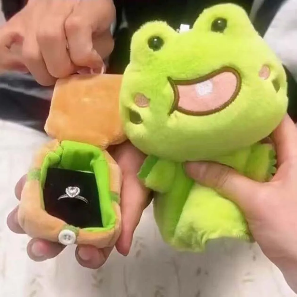 

2pcs/set Cute Frog Gift Bag Keychain Surprising PP Cotton Plush Gift Ring Box Cartoon Animal Furry Creative Doll Key Ring Couple