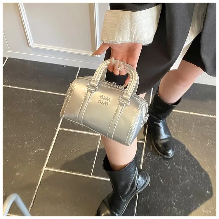 

2026 Новая женская многофункциональная большая сумка, просторная сумка через плечо с внутренним карманом, легкая пригородная сумка для офиса