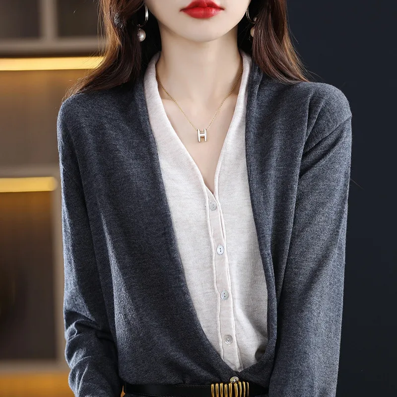 Retro Autumn Women's Korean Version V-Neck Stitching Fake Two-Piece Wool Cardigan Fashion Elegant Loose Soft Chic Knitted Coat