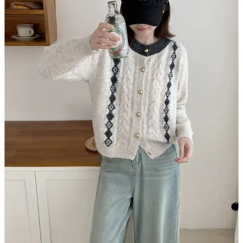 

Новинка 2025 года, корейский мягкий клейкий толстый игольчатый теплый свитер, кардиган, верхнее пальто, женский повседневный элегантный кардиган на пуговицах