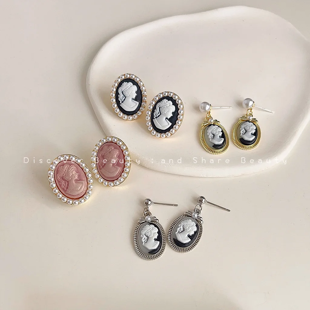 

DIY accessories Retro relief beautiful head earrings women's French elegance temperament pearl stud earrings niche design sense