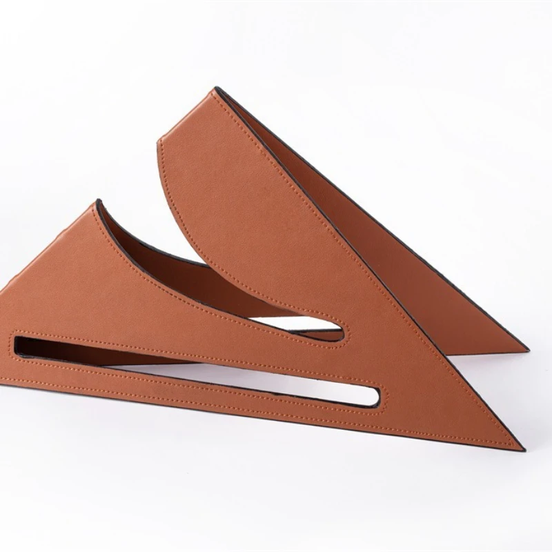 

Cloakroom leather Italian light luxury triangular ruler decorative ornament